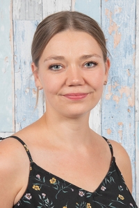 Julia Könes (KJ)